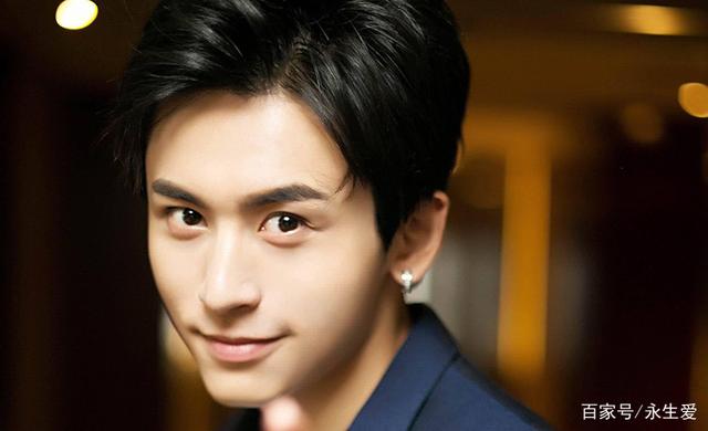 张哲瀚发律师函起诉网络暴力,粉丝公开道歉称不应叫其“老婆”