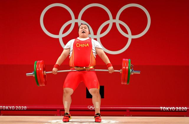 奥运梦之队!举重队8个项目7金1银创纪录,中国力量称霸东京