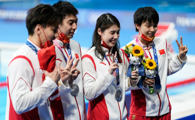 张雨霏搞笑形容比赛心情BBV,称盖伊太快了,唰就过去了