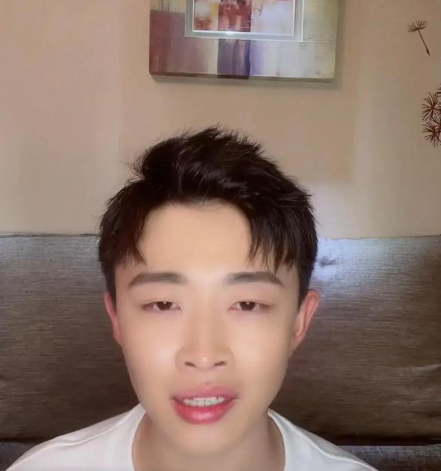 谢明皓被禁言后换平台直播,仍盯准林俊杰潘玮柏,并放出4大消息