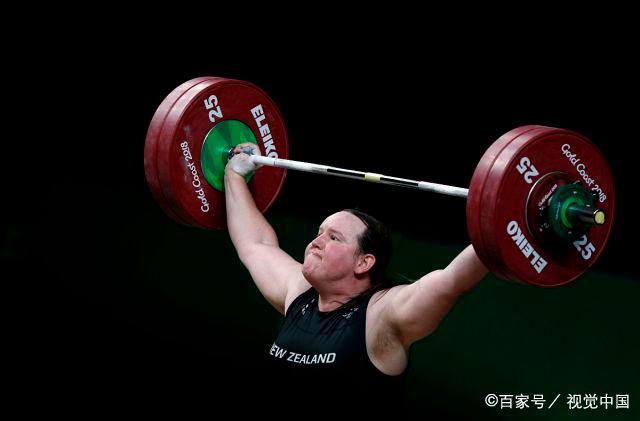 奥运小姑娘李雯雯将代表女性,与一个“他”争夺女子举重金牌!