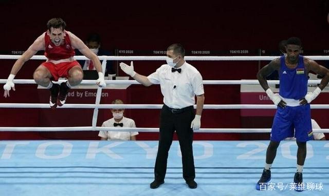 东京奥运大喜剧!拳击名将进半决赛,大笑一声却扭脚退赛告别奖牌