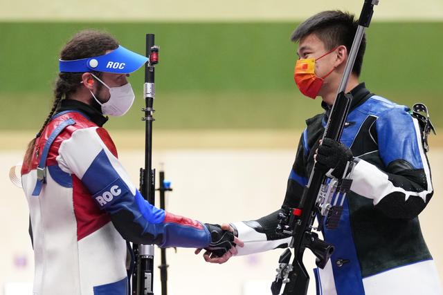 射击——男子50米步枪三姿决赛:中国选手张常鸿夺冠(2)