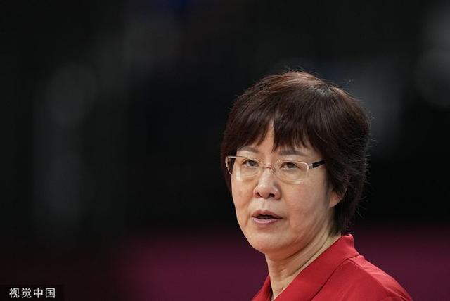 郎平带队赞誉非议并存 卫冕冠军早早出局非一人之过