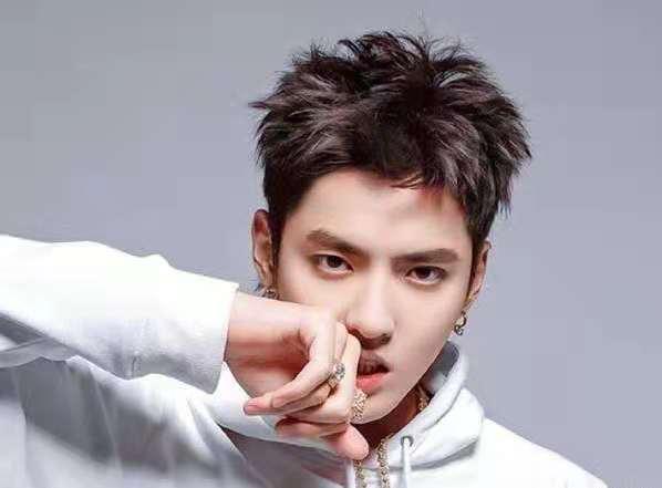 吴亦凡被警察抓捕,昔日好友纷纷取消关注,六六为曾力挺凡凡道歉