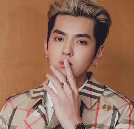 吴亦凡微博被封 粉丝三观不正需整顿