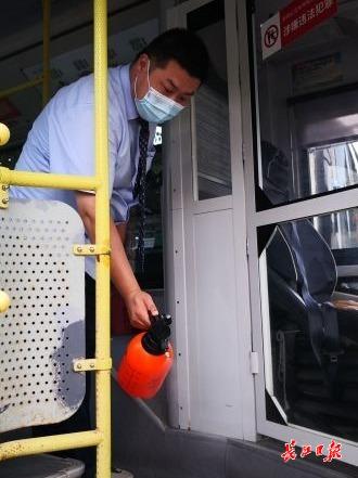 武汉紧急行动:争分夺秒斩断疫情传播