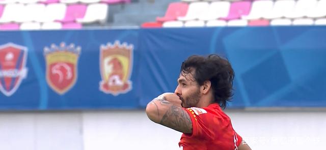 广州队5-2大胜沧州雄狮,两队各有一名折翼天使,经历浴火重生