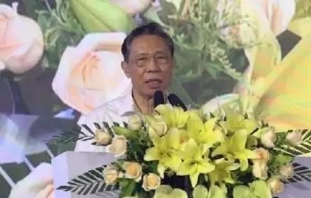 喂!钟老喊你打疫苗……