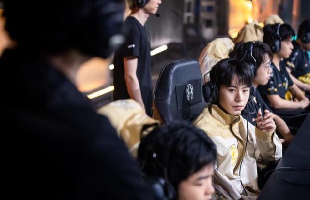 久哲发文感叹B组艰难,西施新皮亮相,无畏和张雨霏联动