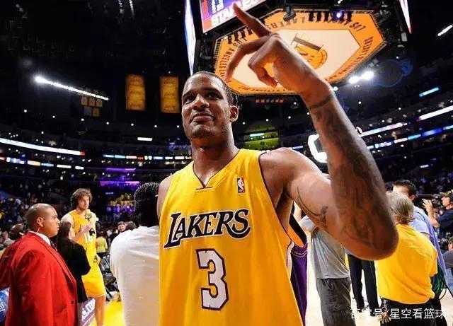 阿里扎加入湖人队,霍华德重新穿上紫金战袍,射手也及时归位!