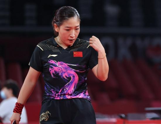 尽管后来她没有嫁得良人,她没有圆东京梦,但她们有神仙般的友谊