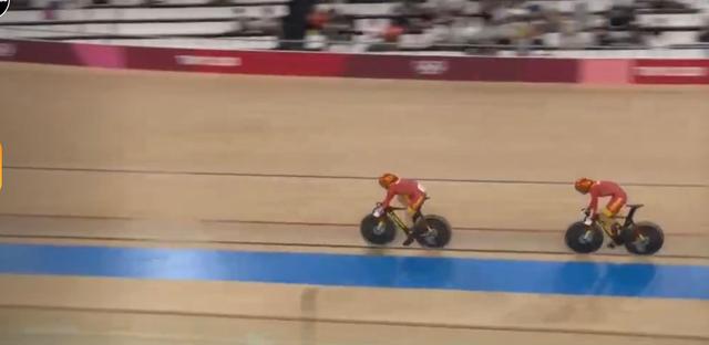 场地自行车女子团体争先赛资格赛 钟天使/鲍珊菊排名第二