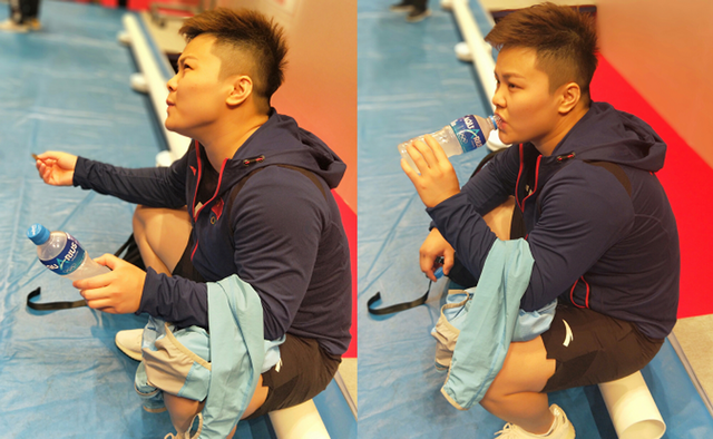 奥运举重冠军汪周雨,虽然平时打扮的像男孩,但确实很招女孩喜欢