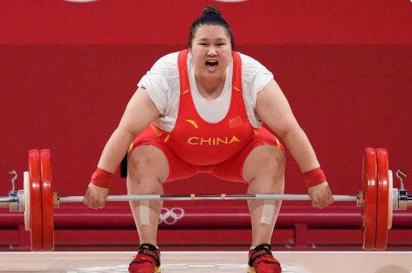 李雯雯破纪录夺冠!7金1银中国举重收官 举重梦之队告诉世界什么是...