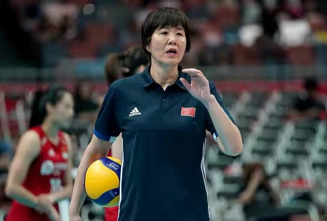 中国女排别哭!郎平一代功勋终别离!