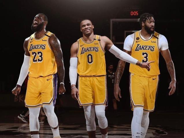 三签一放,霍华德重回湖人!詹姆斯喜迎两大冠军旧将,夺冠有望