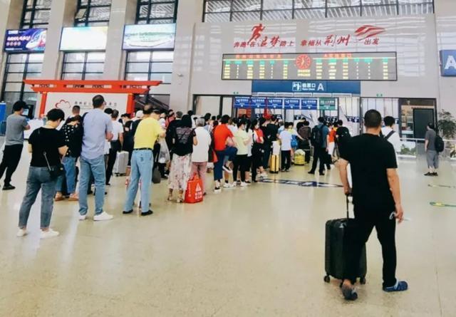 荆州火车站关联5地20例阳性!钟南山:人多、通气差的场所一定要戴好...