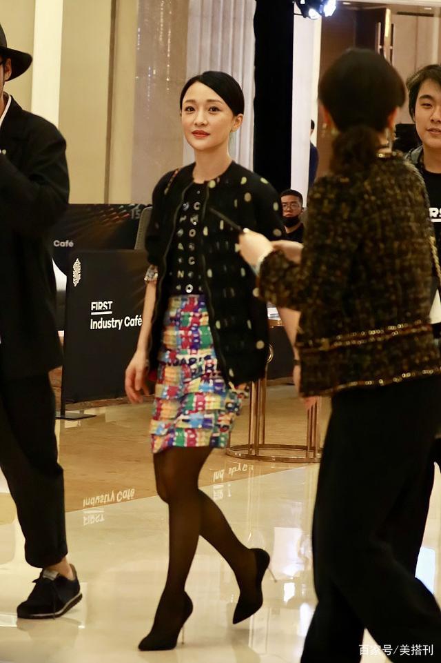 青年电影展刘昊然帅气,周迅花裙配丝袜超级隆重,视后童谣很低调