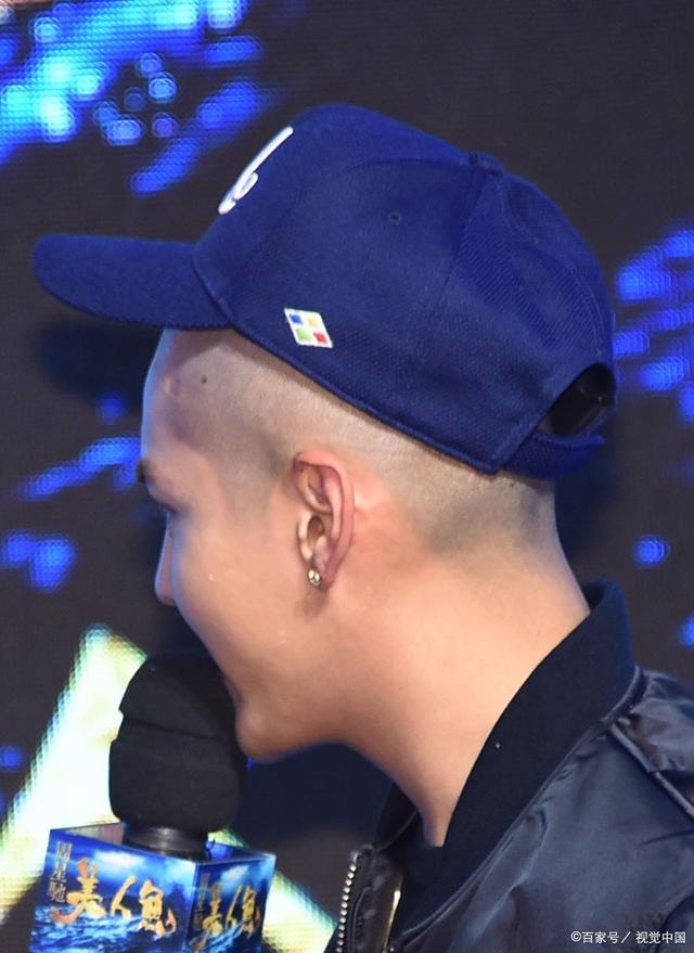 因为曾力挺吴某凡三个女人被禁言。网友:女人为何难为女人?