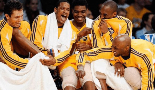 詹姆斯是湖人三分最准的球员?佩林卡:这怎么可以呢,老子买买买