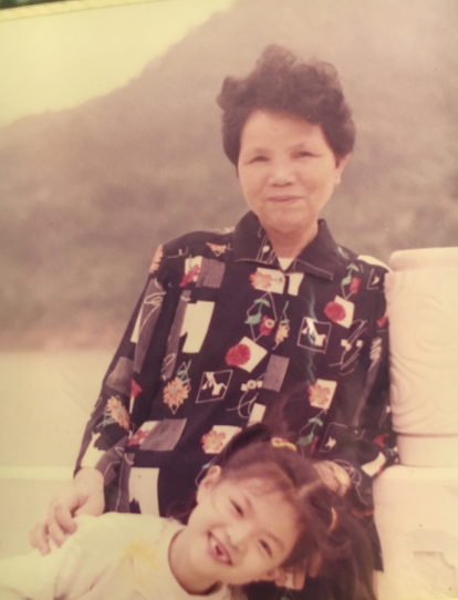 钟楚曦奶奶去世,祖孙俩合影照片曝光,爷爷在6月前也不幸去世