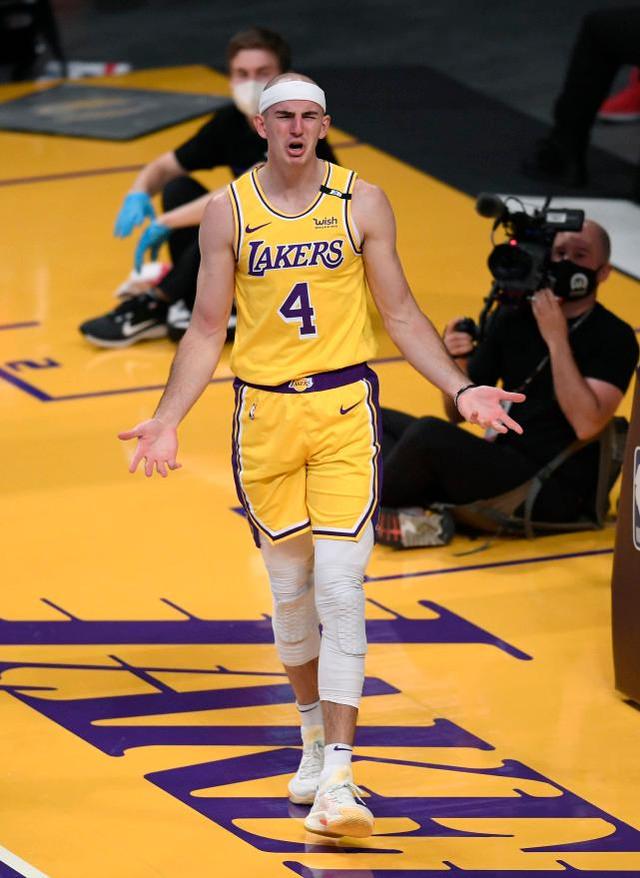 秃曼巴确认4年3700万加盟公牛,他走后湖人两大短板谁来补?