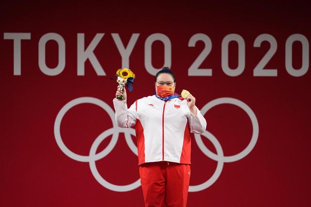 举重女子87公斤以上级决赛:李雯雯破奥运纪录夺冠