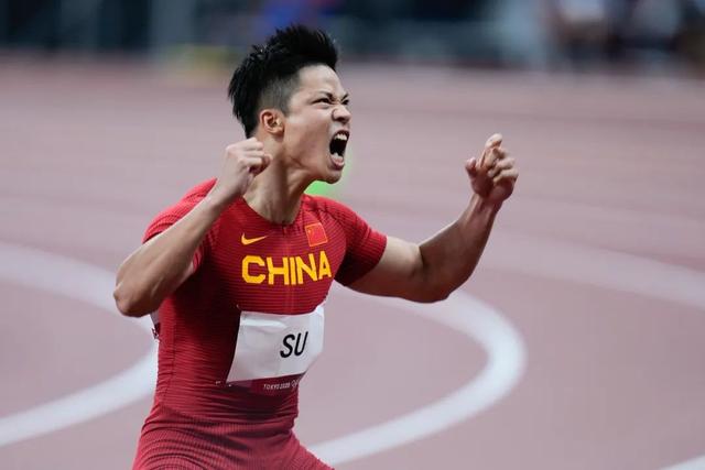 苏炳添9秒83闪耀东京:刘翔直呼“封神”,教练一语道破成功秘诀