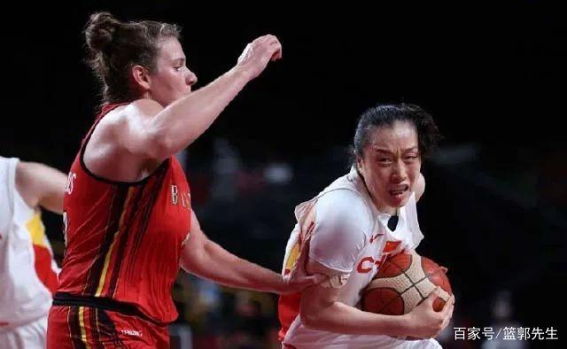 女篮全胜进八强,许利民是最大功臣,不仅很懂球,几番鼓励也给力