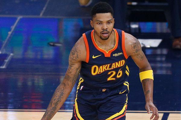 又一位旧将回归!贝兹莫尔正式离开勇士,一年合同签约湖人