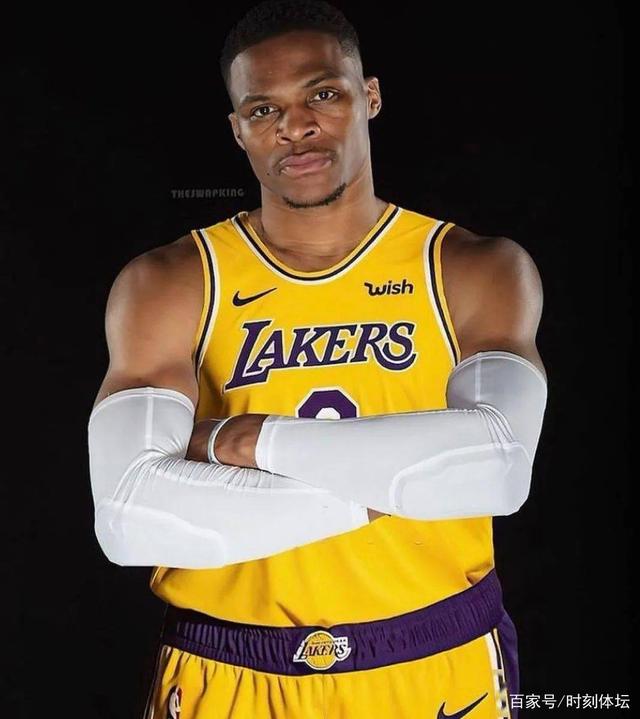 湖人队内讧!场均6+3却不满威少加盟!紫金生涯到头了!