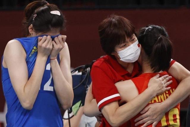 对不起!女排惨败依然让球迷难以释怀,除了郎平,他们也有责任