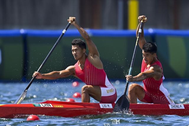 略有遗憾!刘浩/郑鹏飞冲刺阶段被反超 获男子1000米双人划艇银牌