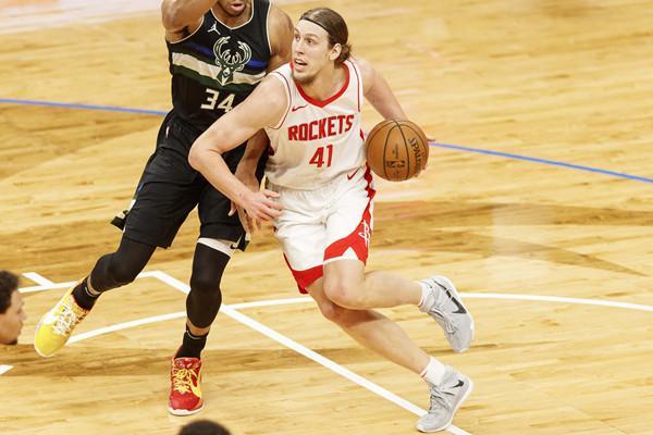 奥利尼克三年3700万加盟活塞