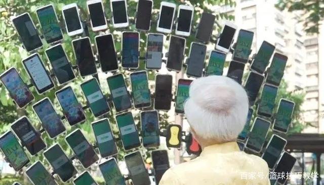 湖人连签4人!霍华德加盟,卡鲁索官宣离队!就差安东尼了