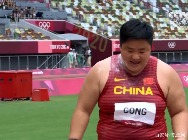 第22金!巩立姣创纪录夺铅球冠军,对手被打服,赛后披国旗庆祝