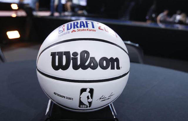 NBA交易市场开启,亿元合同满天飞,霍华德阿里扎辅佐湖人三巨头