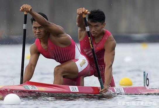 这才叫帅!皮划艇银牌搭档晒成古铜色 壮硕肌肉彰显中国硬汉形象