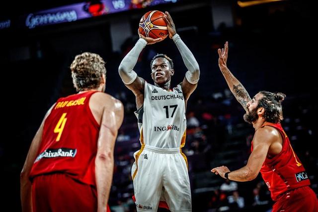 奥运男篮四强之争,德国vs斯洛文尼亚,东契奇天神下凡直奔冠军