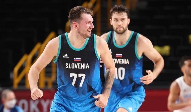 奥运男篮8进4!斯洛文尼亚领先7分,东契奇低迷6+2,三分2中0