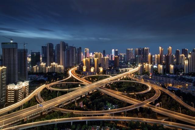 刚刚,武汉宣布全员全面核酸检测,全市暂停一切线下教育教学活动