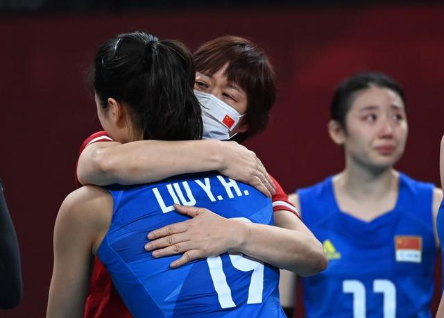 郎平告别,同样难逃功勋教练悲剧宿命,女排暗贬陈忠和成最大污点