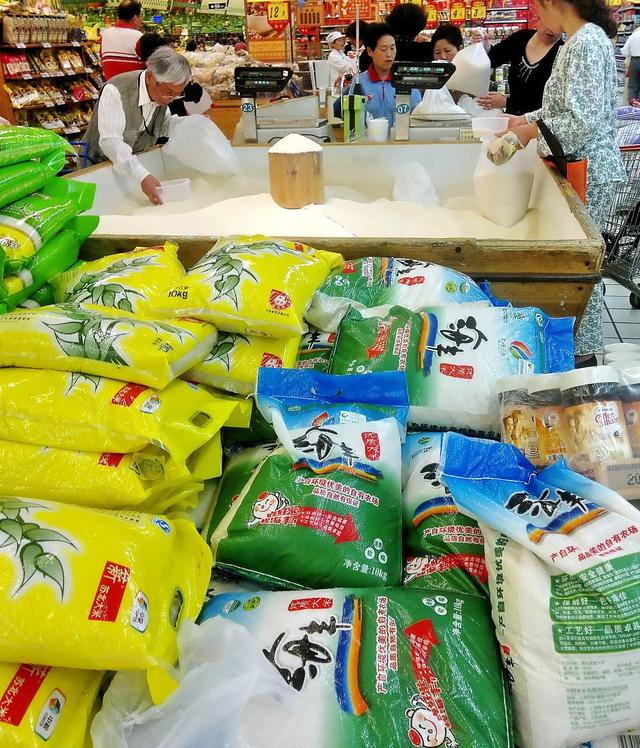 武汉出现屯粮现象,既勿恐慌,又勿大惊小怪