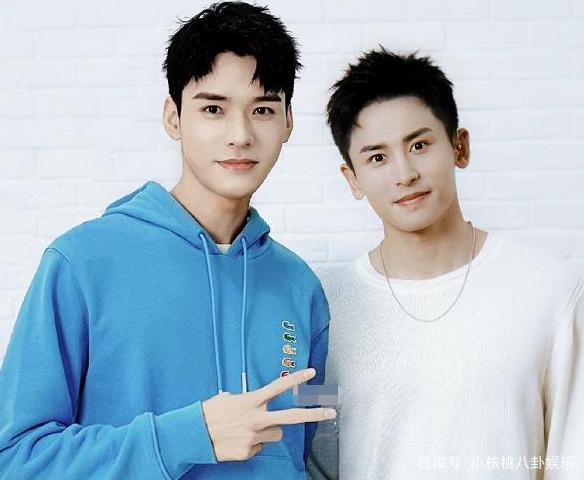 张哲瀚前女友回应恋情,去年三月已经和平分手,“求婚照”是摆拍