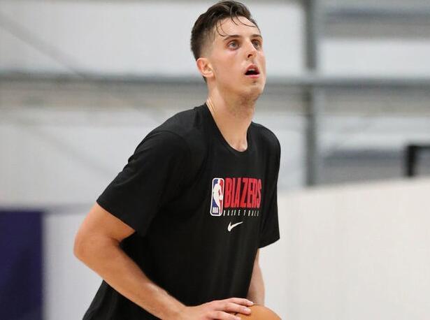 3年中产签重伤内线!过去10个月已手术3次 马刺管理层操作太迷了