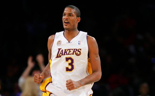 阿里扎、霍华德夕阳聚首!勇士送上大礼,湖人夺冠拼图就差一块!