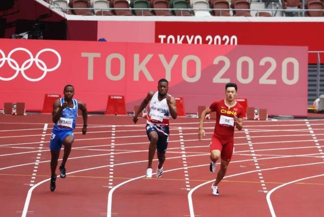 在东京丨成功闯入200米半决赛,谢震业的目标:就是拼了