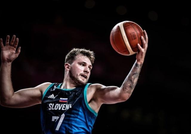 男篮首个4强!斯洛文尼亚24分大胜德国,东契奇20分奇兵27分爆发