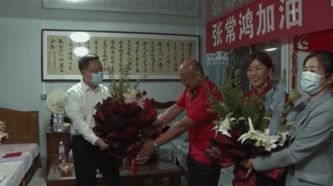 张常鸿赢得龙口首枚奥运金牌 龙口市领导走访慰问奥运冠军家人